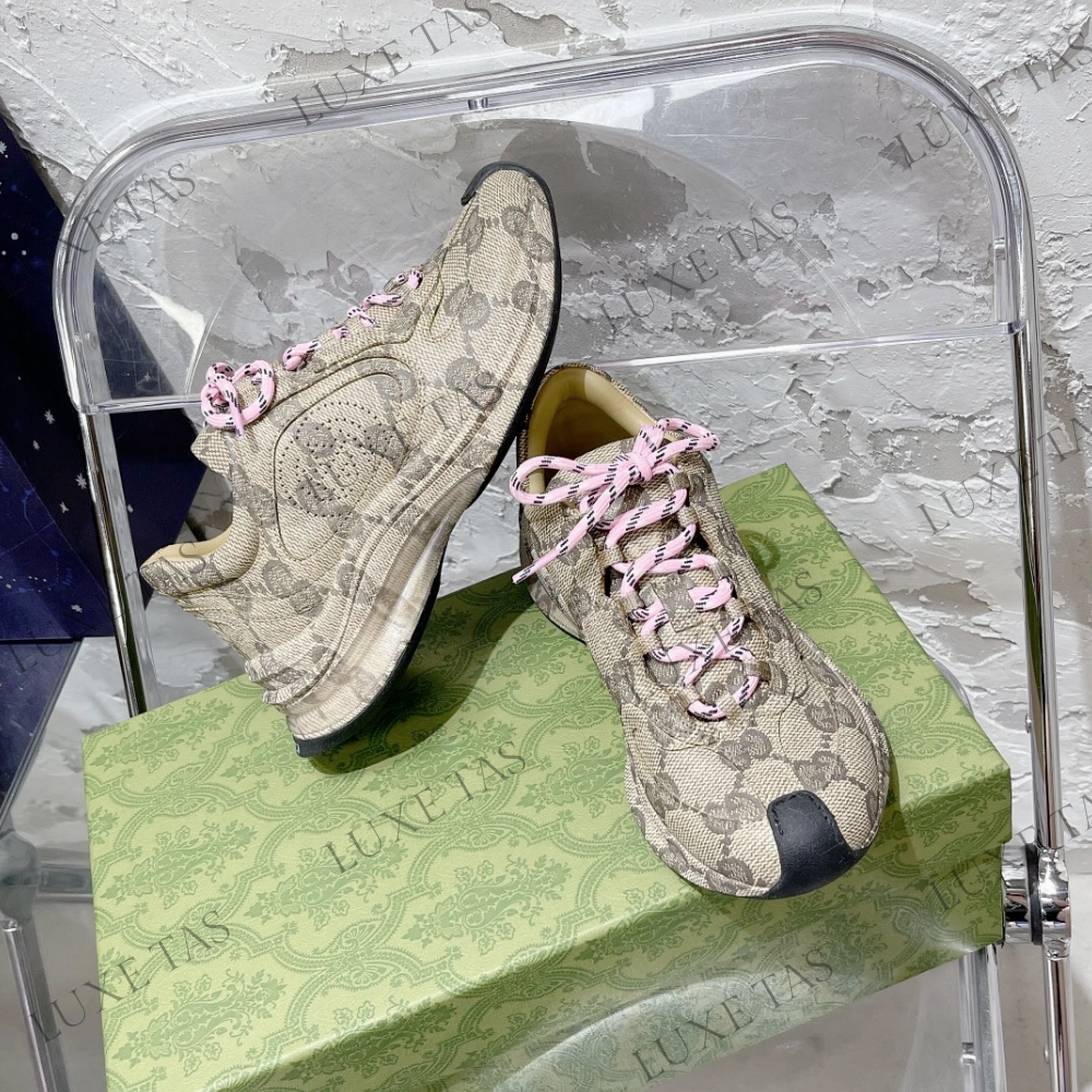 Sneakers Chloe Beige & Ebony GG Run Sneaker - Designer Sneakers for Women