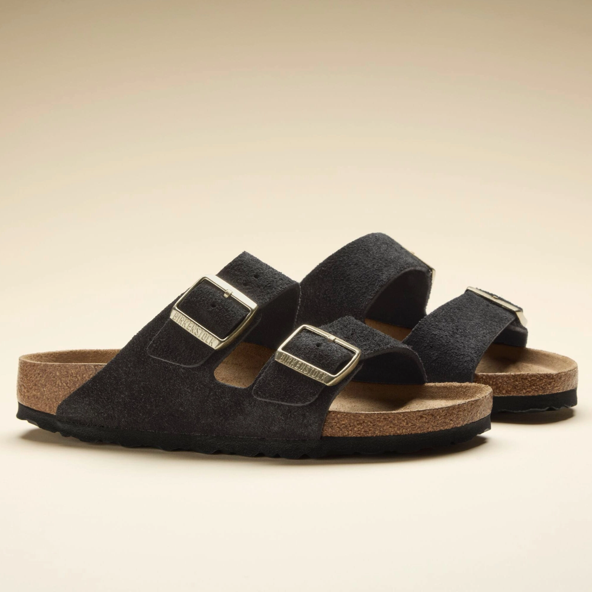 Buckle Birkenstock Arizona shimmering black suede