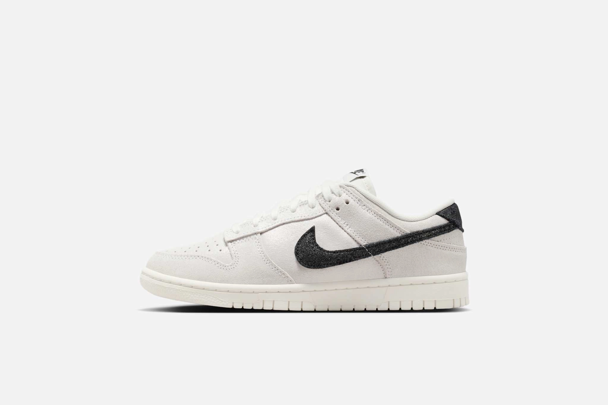 Nike "Dunk Low SE" W - White / Black / Team Red Slip On Nike Shoes