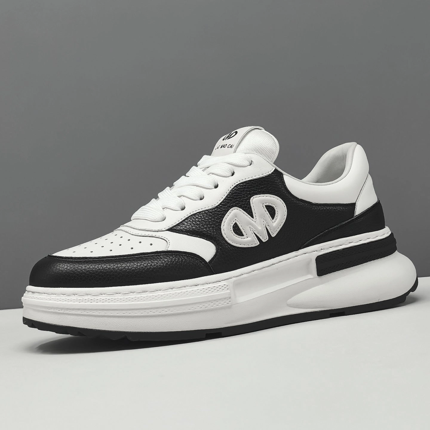 Men's Fashion Breathable Quilted Leather Casual Sneakers Bull Sneakers