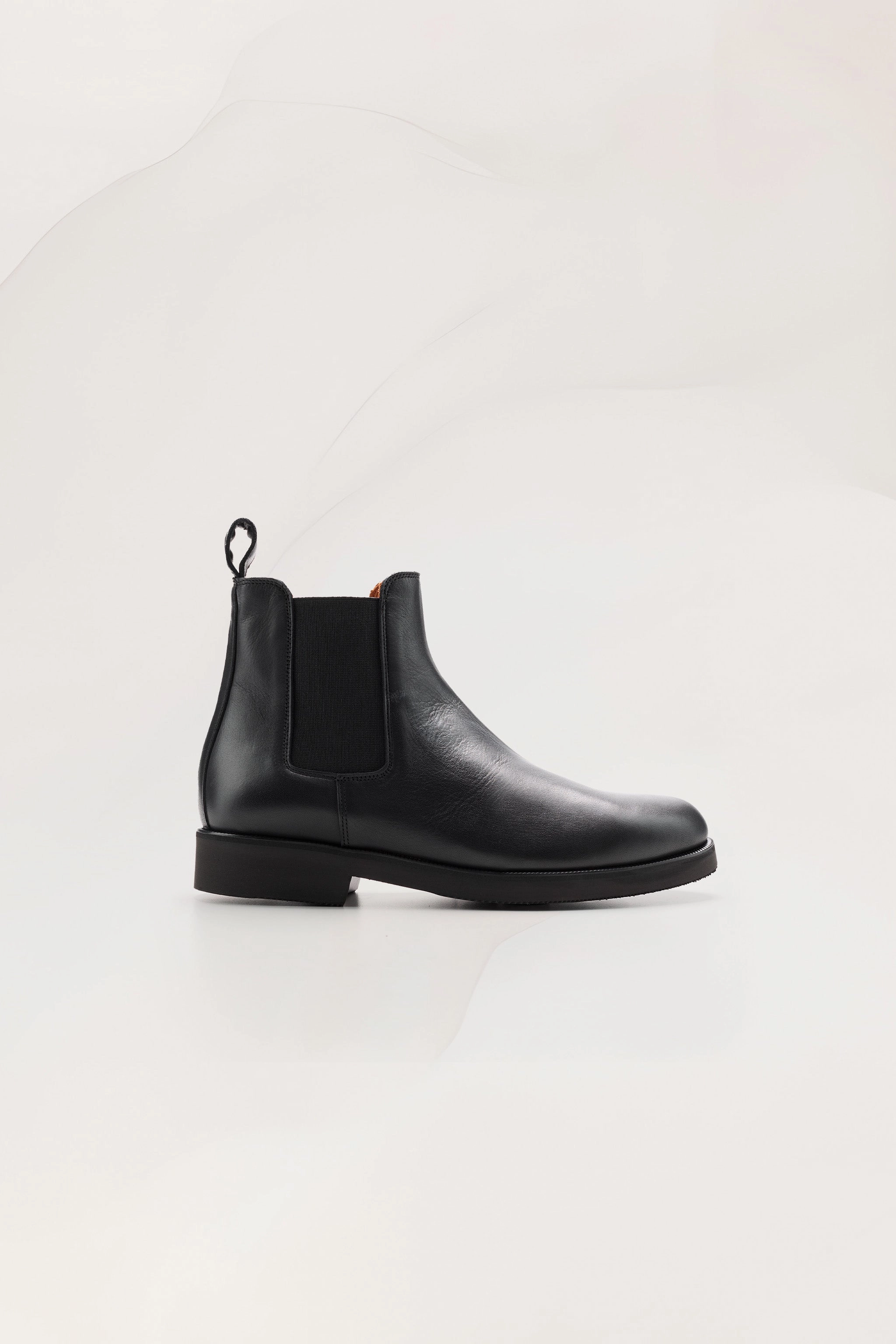 Overcast Chelsea Boots Mens Redford Chelsea Boots in Black Calf
