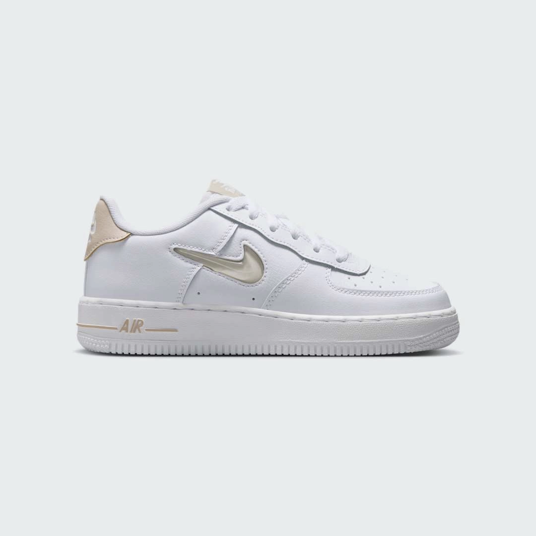 Nike Air Force 1 Juniors White/Sand Trainers HV2535 101 Nike Air Max Plus Shoes