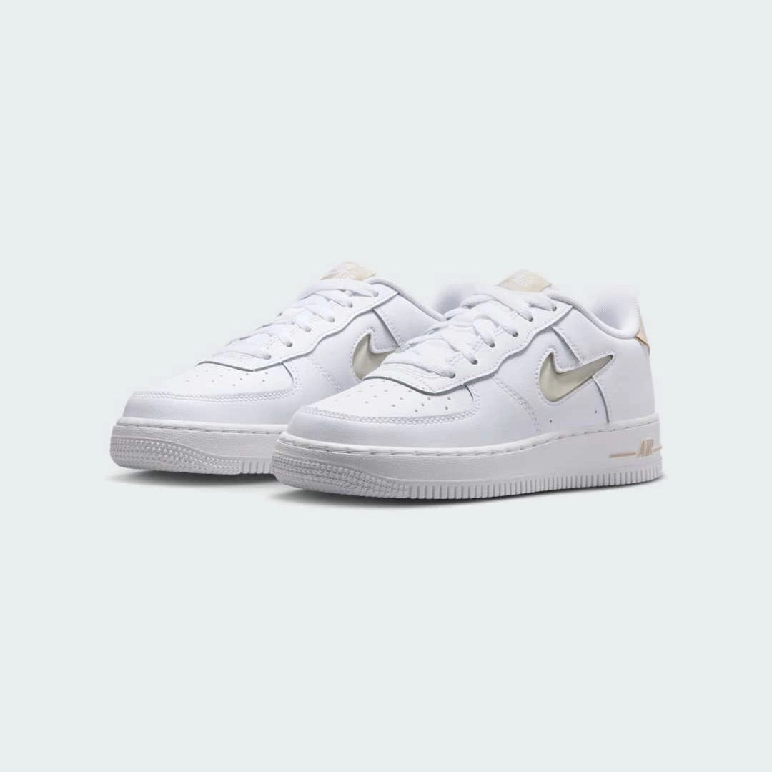 Nike Air Force 1 Juniors White/Sand Trainers HV2535 101 Retro Running Shoes Nike