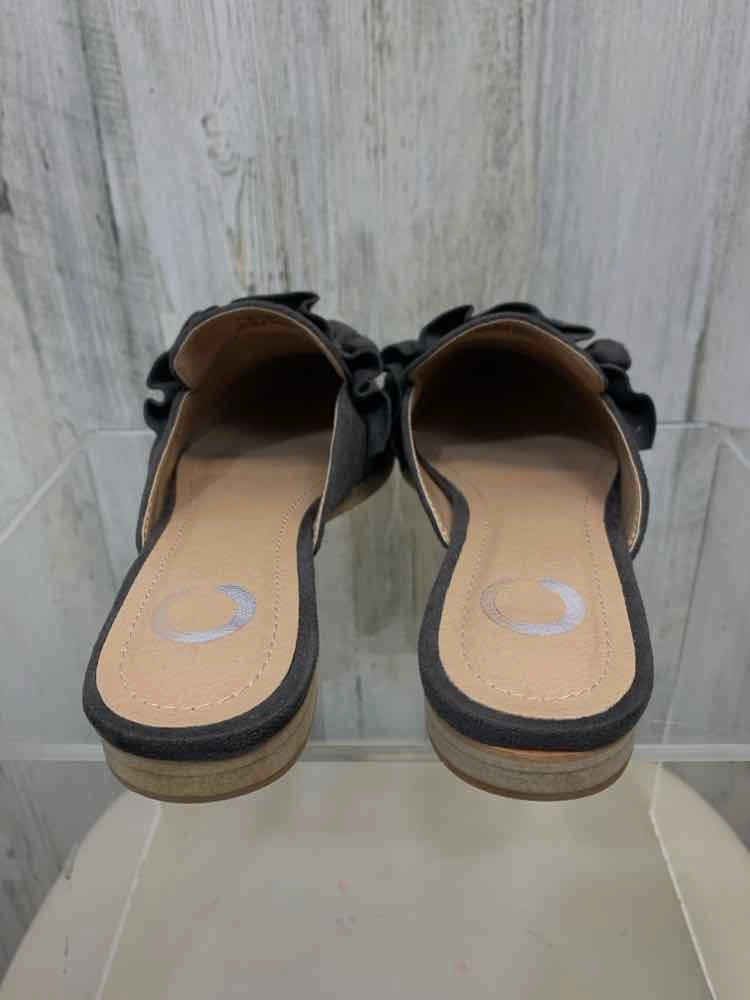 NWT JOURNEE COLLECTION SHOES Shoe Size 6.5 Gray Suede MULES Shoes Baby Mule Shoes