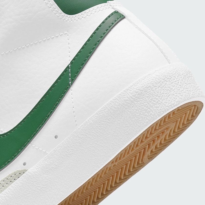 Nike Blazer Mid '77 Juniors White Trainers DA4086 115 Nike Air Foamposite Shoes