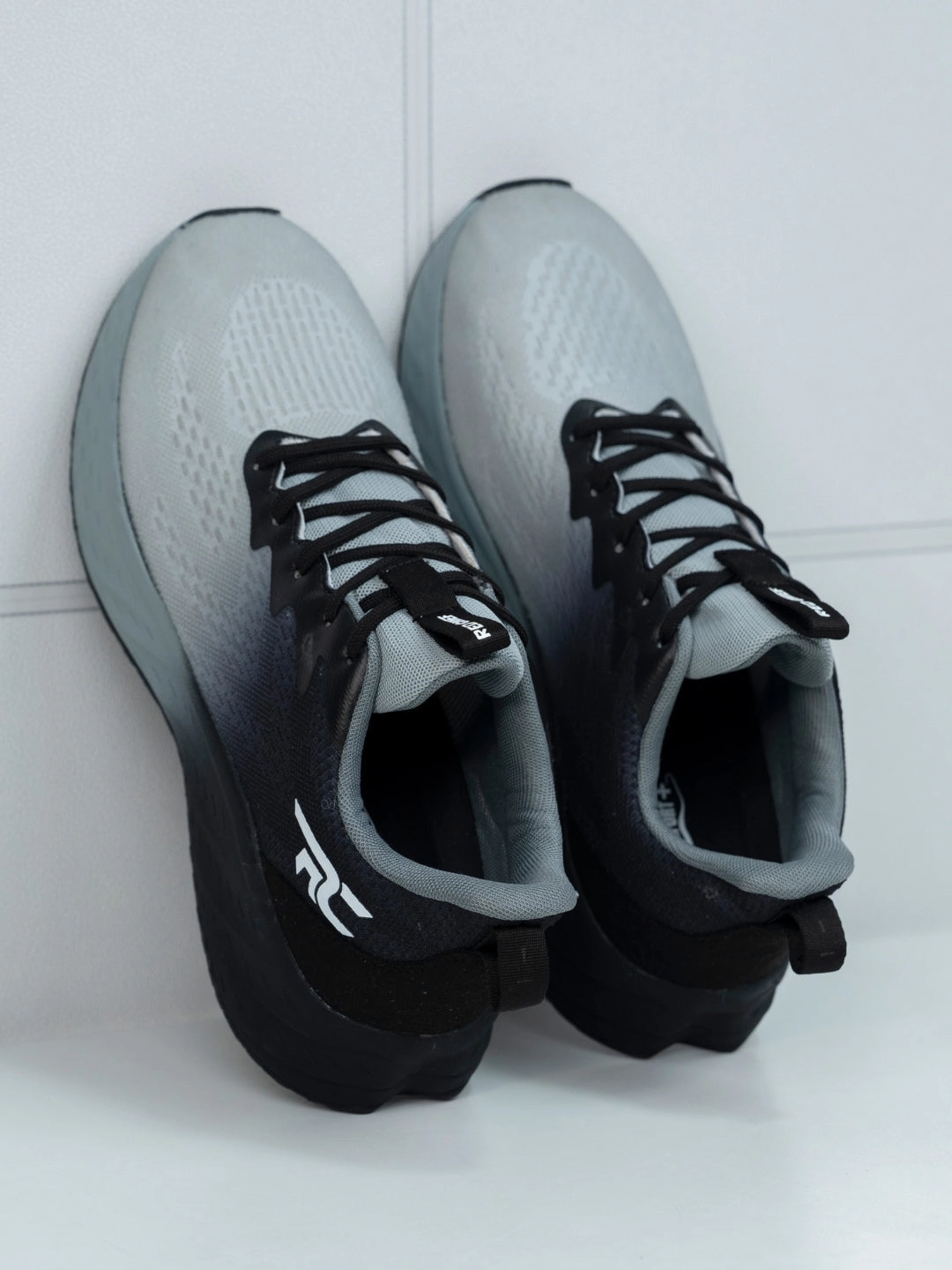 520v9 Running Shoes - Ss25 Red Chief Sports Black-Gray Running Shoes For Men R1712 F019