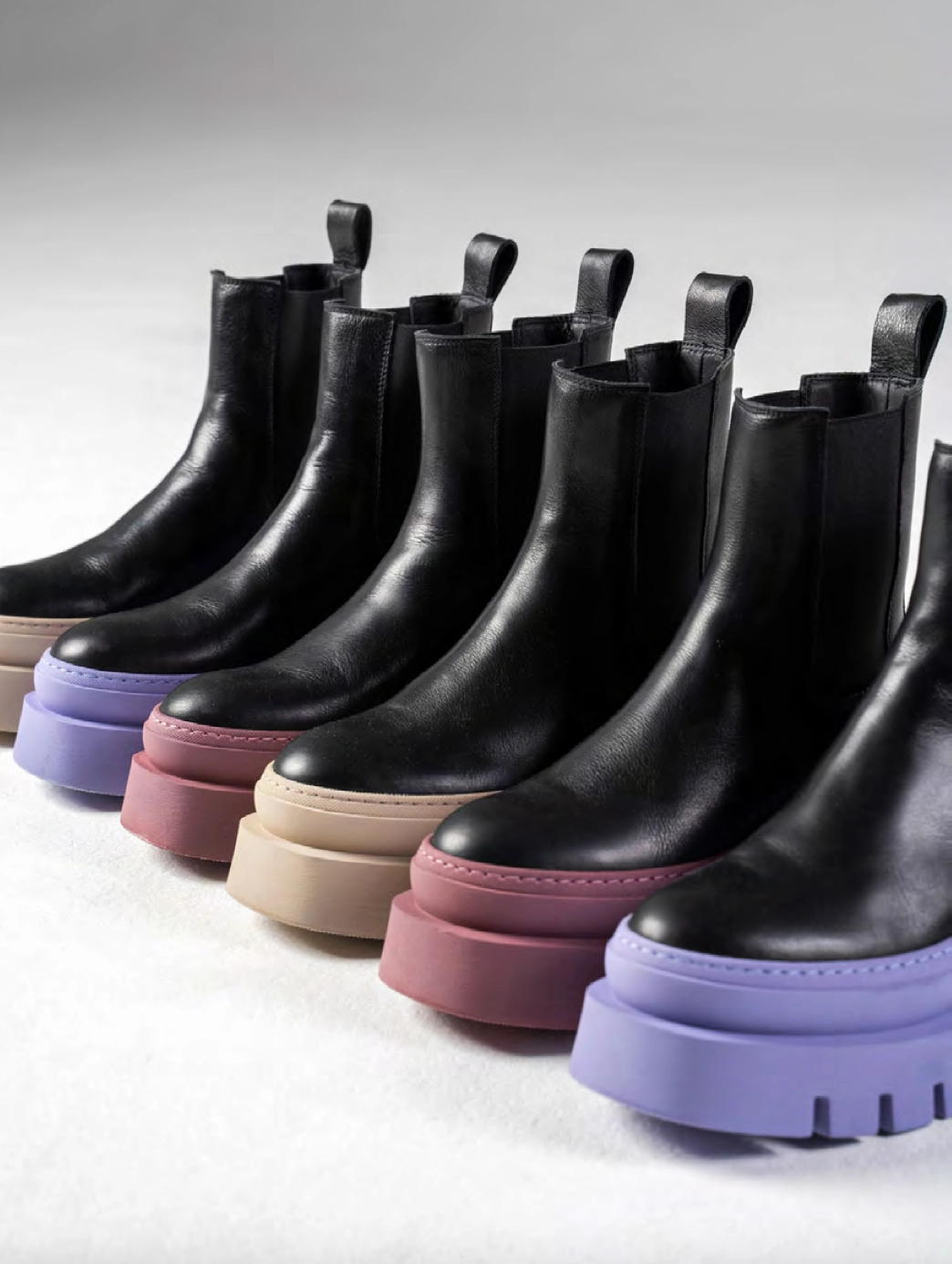 No Heel Chelsea Boots Vitello Black Lilac Chelsea Boots