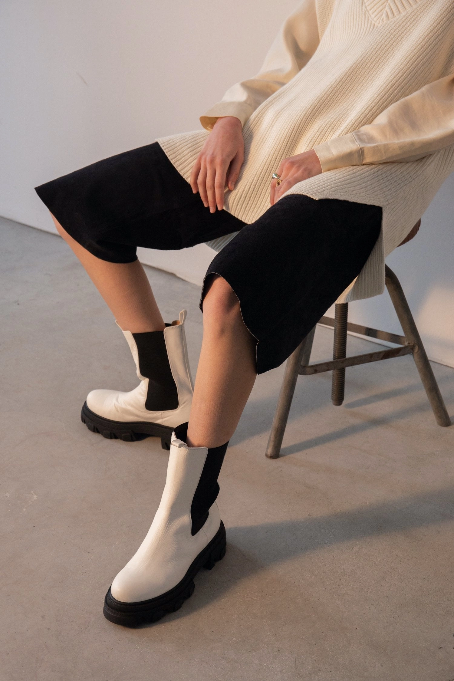 Cesare Paciotti Chelsea Boots Rin White Elastic Combat Boots